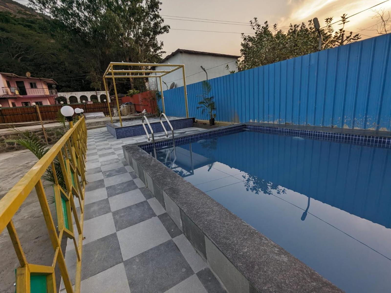 Blue Bell Homestay Lonavala Εξωτερικό φωτογραφία
