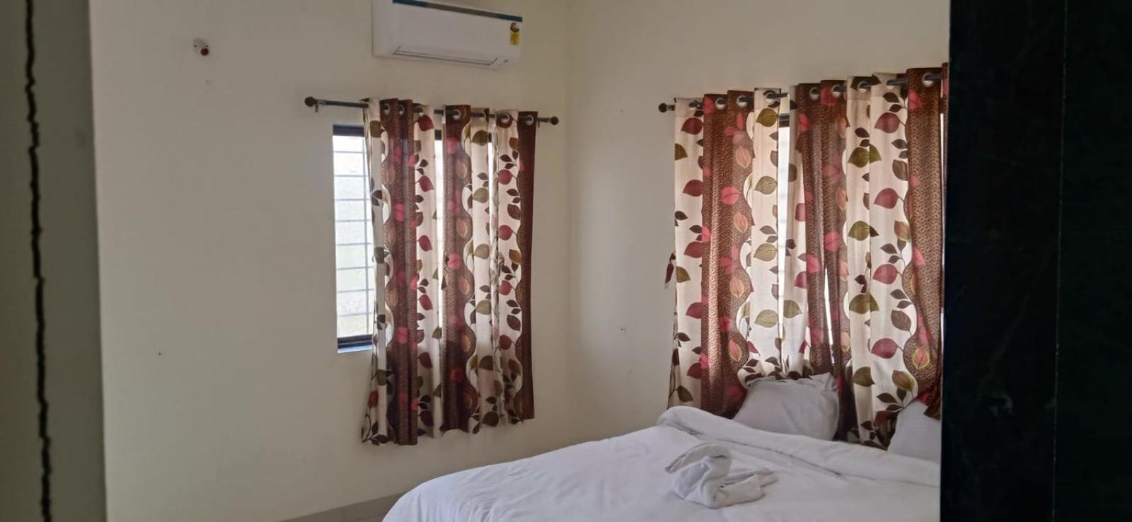 Blue Bell Homestay Lonavala Εξωτερικό φωτογραφία
