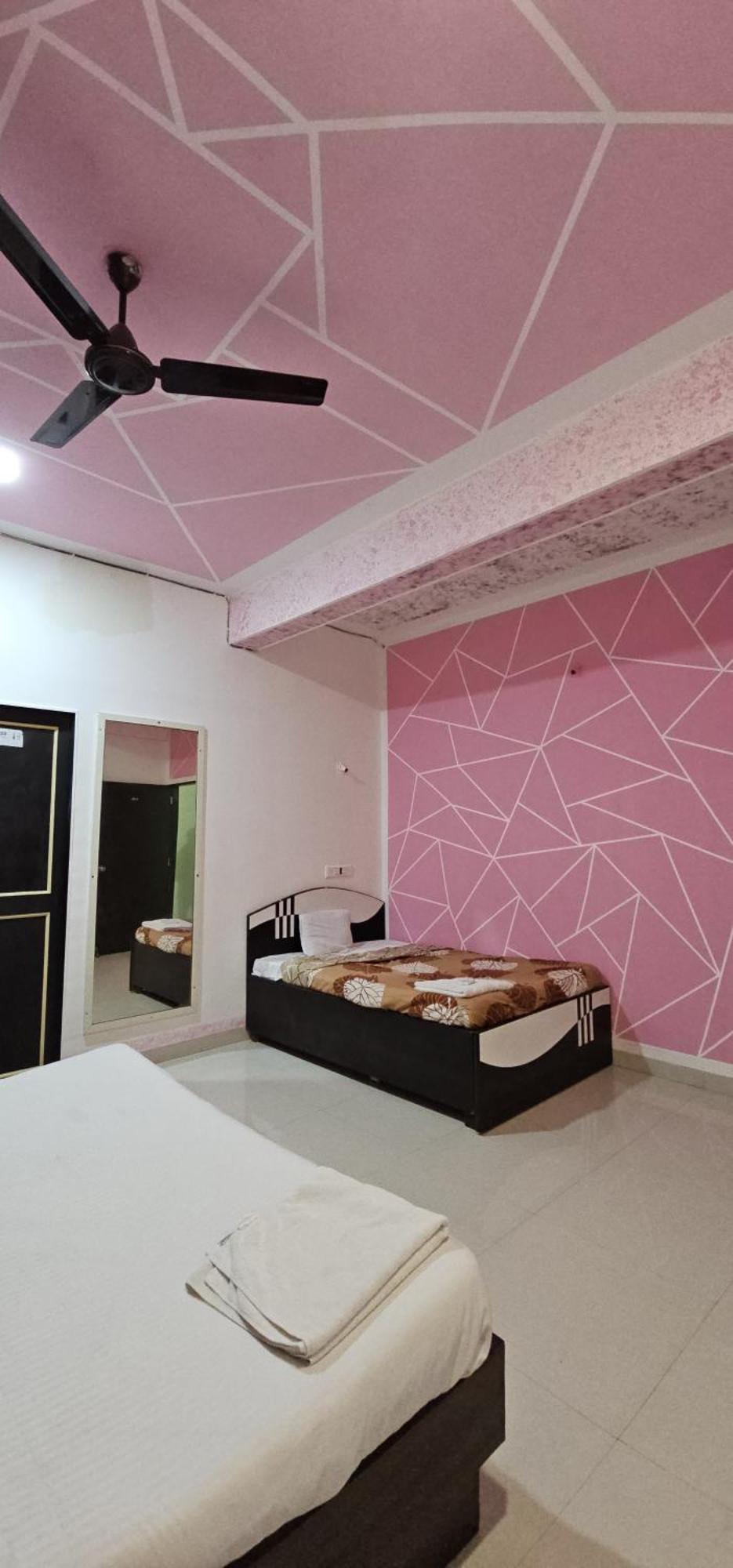 Blue Bell Homestay Lonavala Εξωτερικό φωτογραφία